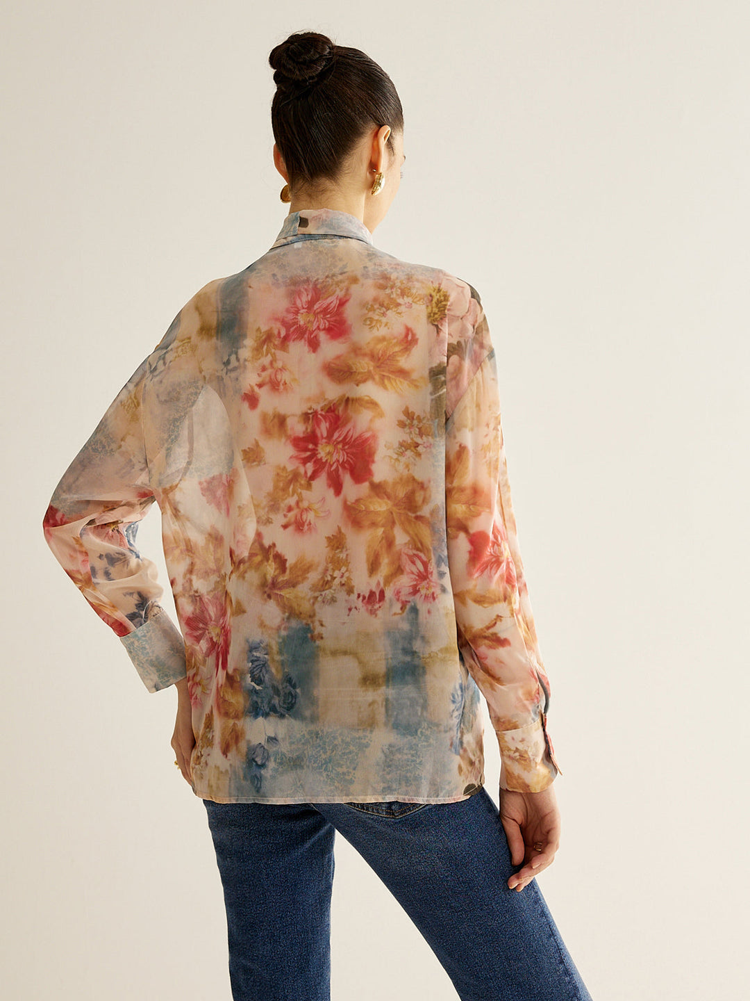 Cienka koszula z wiązanym kołnierzykiem w stylu romantycznym