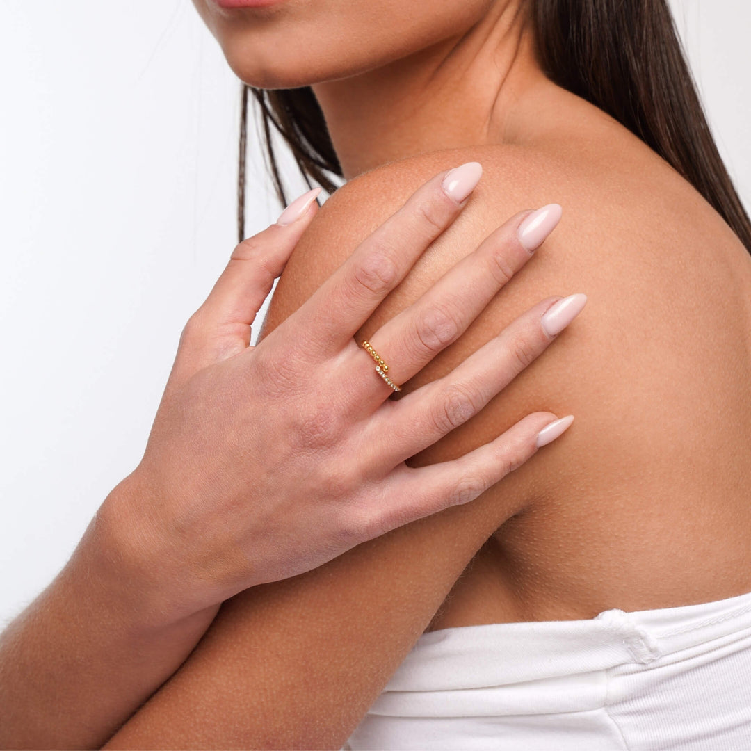 Pierścionek z koralików i kryształów