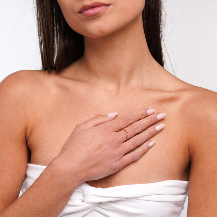 Pierścionek z koralików i kryształów