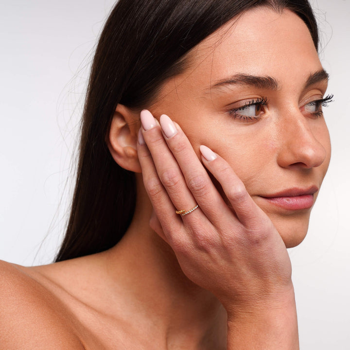 Pierścionek z koralików i kryształów