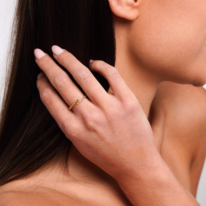 Pierścionek z koralików i kryształów