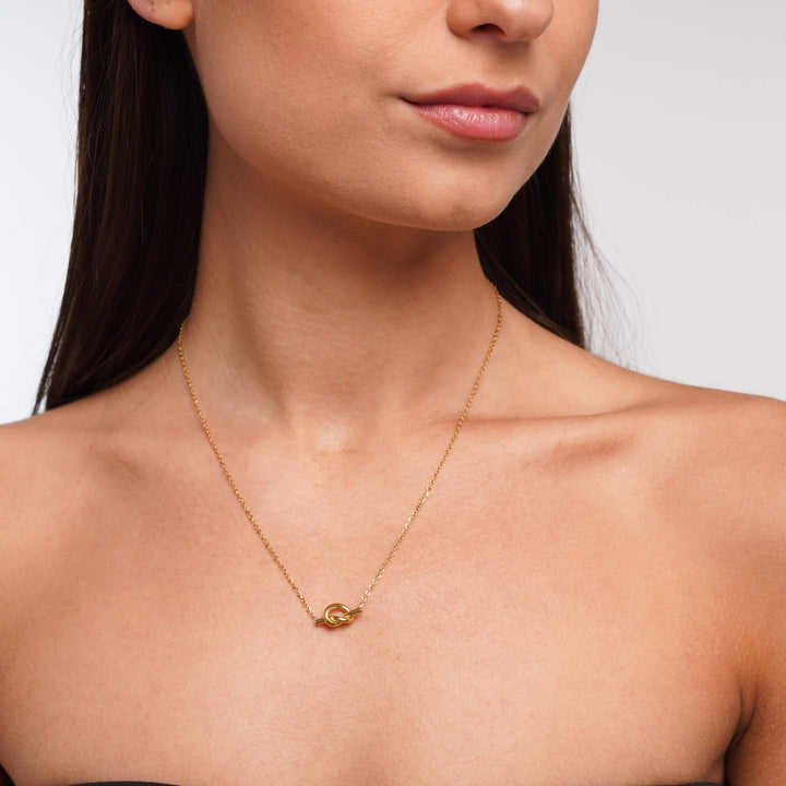 Naszyjnik z węzłem